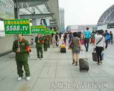 ���R��������y(t��ng)һ�ķ��b���𱬵���ɫ