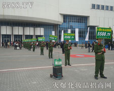 ���R�ľGɫ܊�b�(du��)����һ�lֱ���W���ڕ�(hu��)��(ch��ng)��