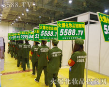 �𱬾Gɫ܊�b�����(du��)��^��׷��������ֱǰ