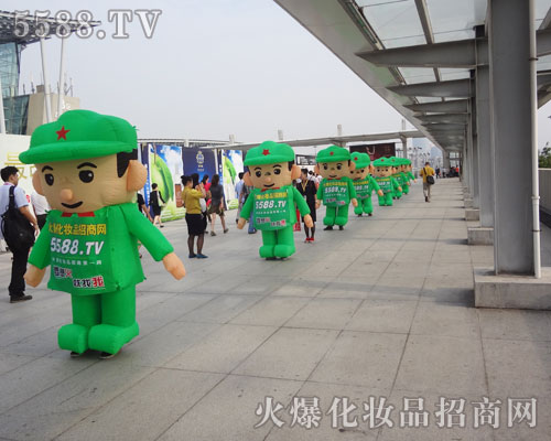 �𱬾W(w��ng)�Ì�(sh��)������չʾ����(qi��ng)�ݵ��L(f��ng)��