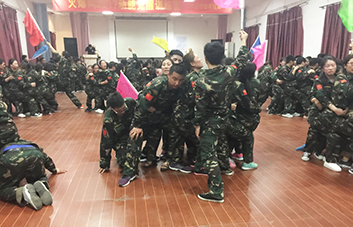 共同的目標(biāo)，共同的夢(mèng)想，可以使火爆家人產(chǎn)生忍受一切的力量！